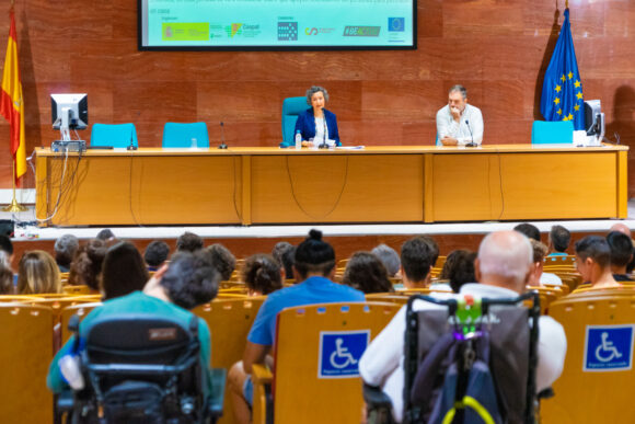 Tatiana Alemán junto a Delfín en la presentación de la Jornada